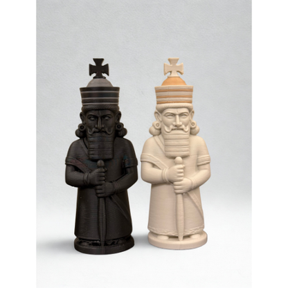 Schackbräde med Assyriska schackpjäser