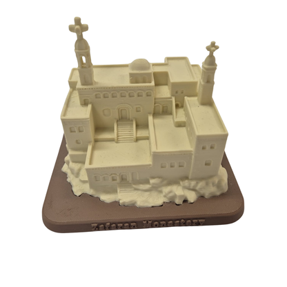 Miniatyrmakett av en kyrka